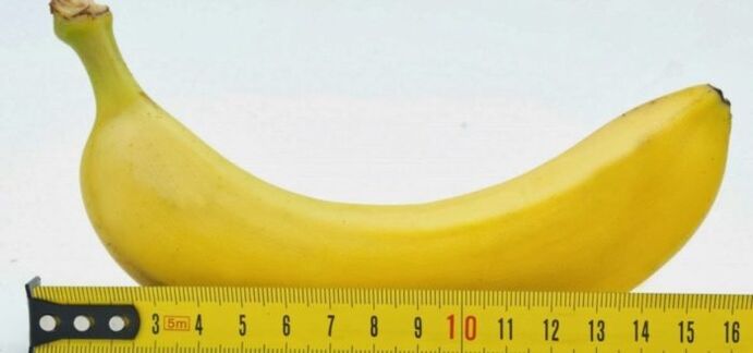 pomiar penisa na przykładzie banana przed operacją powiększenia