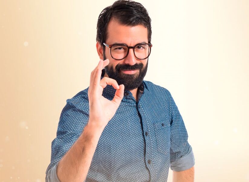 mężczyzna jest zadowolony z powiększenia penisa sodą